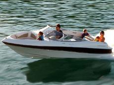 Four Winns 180 Horizon LE 2005 Boat specs