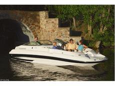 Glastron DX 235 Deck Boat 2007 Boat specs