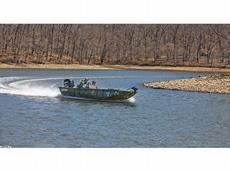 Crestliner Ambush 18 2012 Boat specs