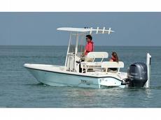 Pathfinder 2300 HPS Saltwater 2012 Boat specs