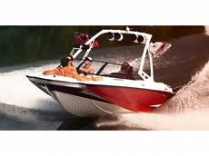 Axis A20 2013 Boat specs