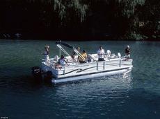 Crest Family Fisherman 25 2005 Boat specs