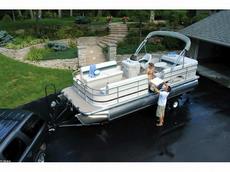 Leisure Pontoons 1823 Island 2005 Boat specs