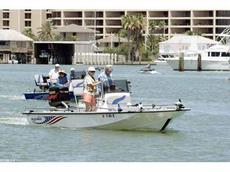 Blue Wave 220 Super Tunnel Deluxe 2006 Boat specs