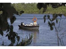 Crestliner Canadian 18 2008 Boat specs