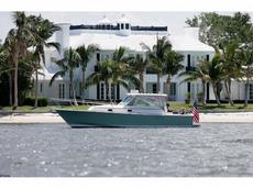 Hunt Yachts Surfhunter 33 2008 Boat specs