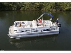 Crest Family Fish R 2009 Boat specs