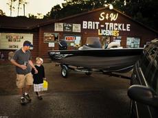 Crestliner Kodiak Series 167 Tiller 2009 Boat specs