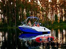 Regal 2200 RX 2009 Boat specs