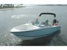 Triton Boats 225 DC 2009 Boat specs