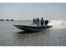 Majek 18 RFL 2010 Boat specs