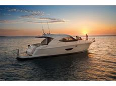 Riviera Yachts 4400 Sport Yacht 2010 Boat specs