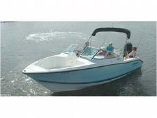 Triton Boats 225 DC 2010 Boat specs