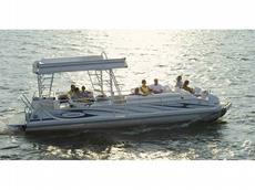 JC Manufacturing TriToon Classic 306 I/O 2011 Boat specs