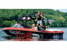 Supra Launch 22V 2011 Boat specs