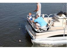 200 Fish & Play Boat Specs