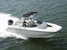 Boston Whaler 230 Vantage 2013 Boat specs