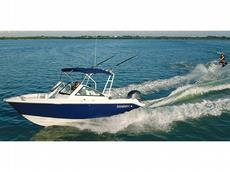 Everglades Boats 230DC  2013 Boat specs