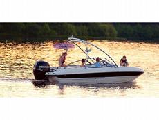 Stingray 204LR  2013 Boat specs