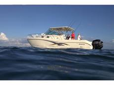 World Cat 320EC Express Cabin 2013 Boat specs