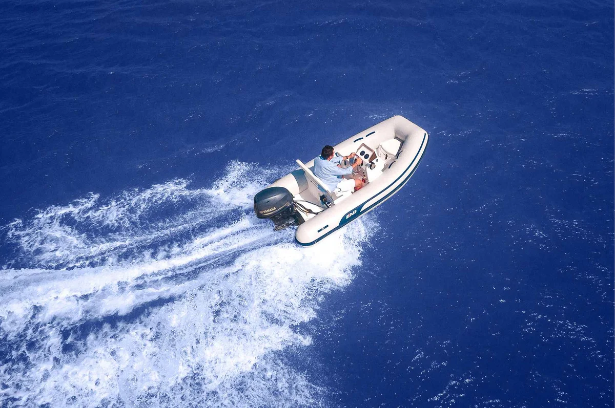Mares 10 VSX Boat Specs