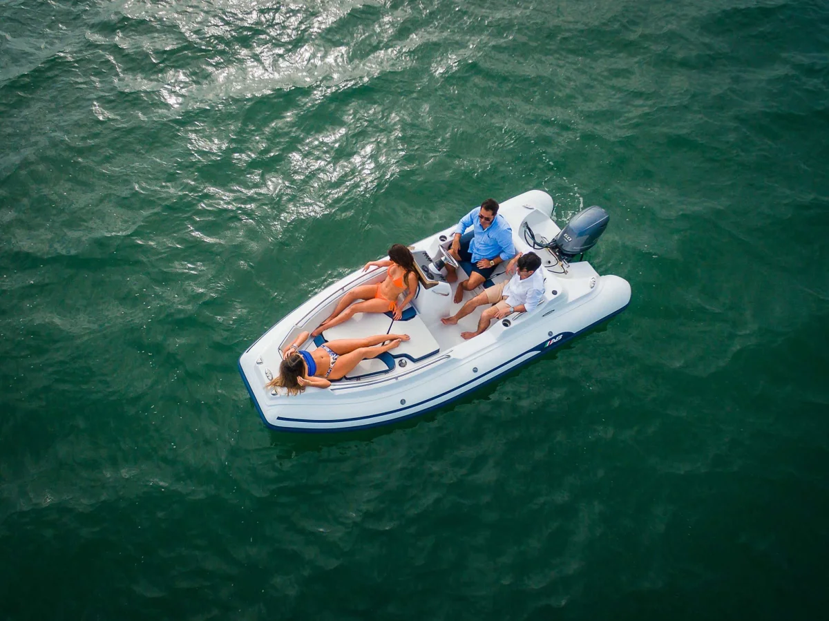 Nautilus 15 DLX Boat Specs