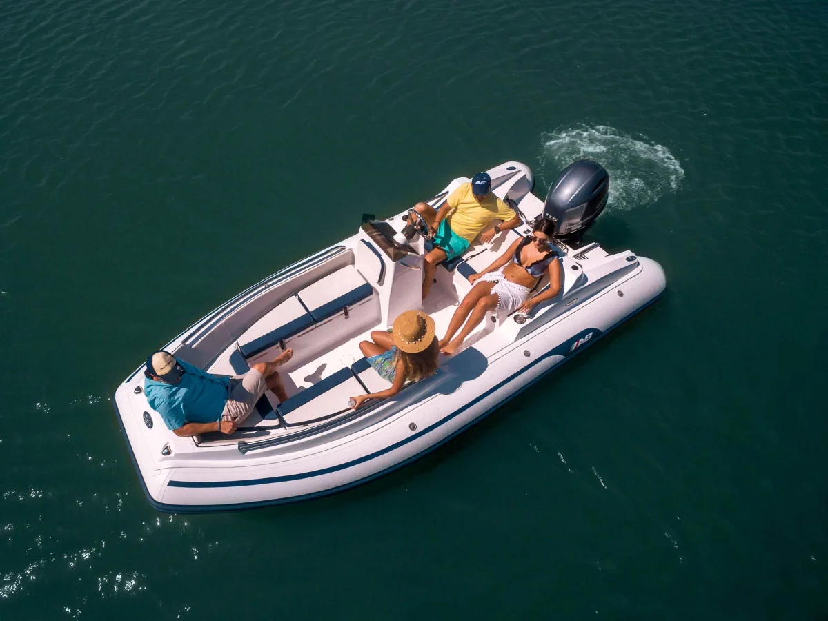 Nautilus 17 DLX Boat Specs