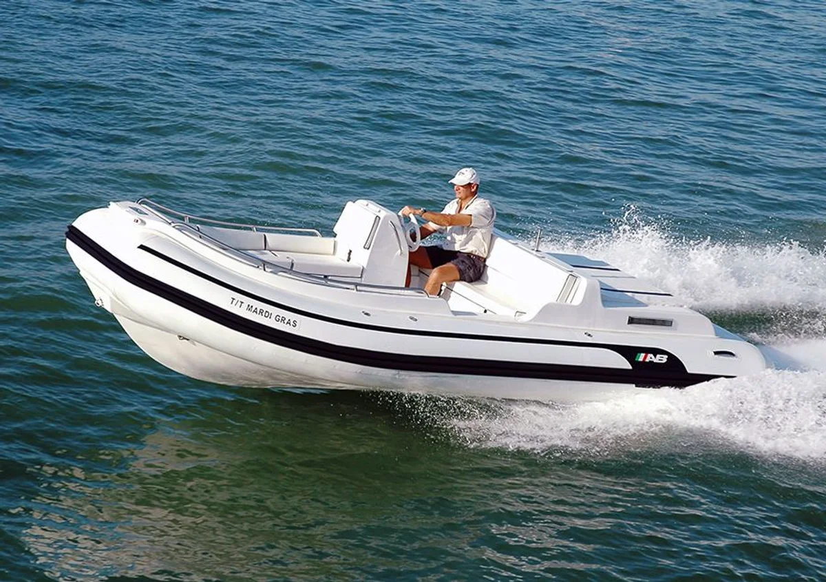 AB-Inflatables Nautilus 19 DLX I-O 2014 boat specs
