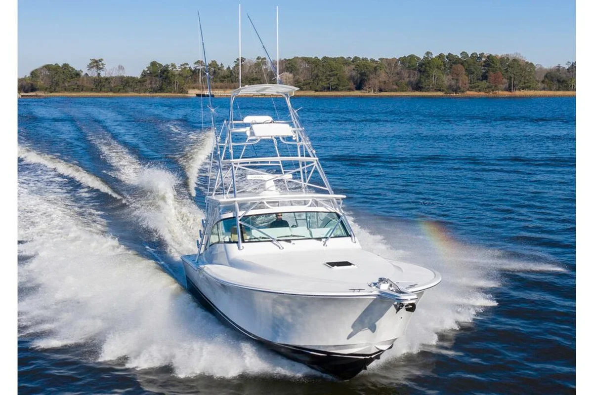 Albemarle 41 Custom Carolina Edition 2022 boat specs