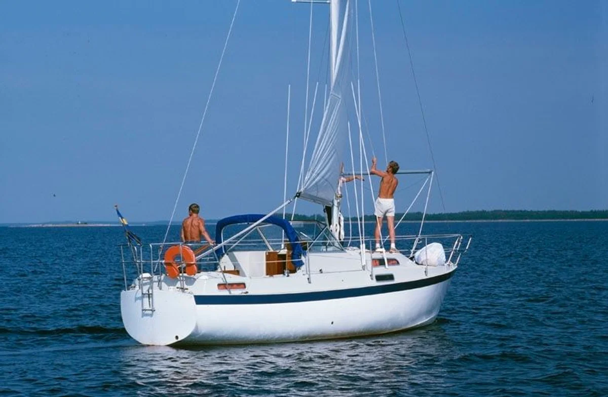 Albin Marine 82 MS 1975 boat specs