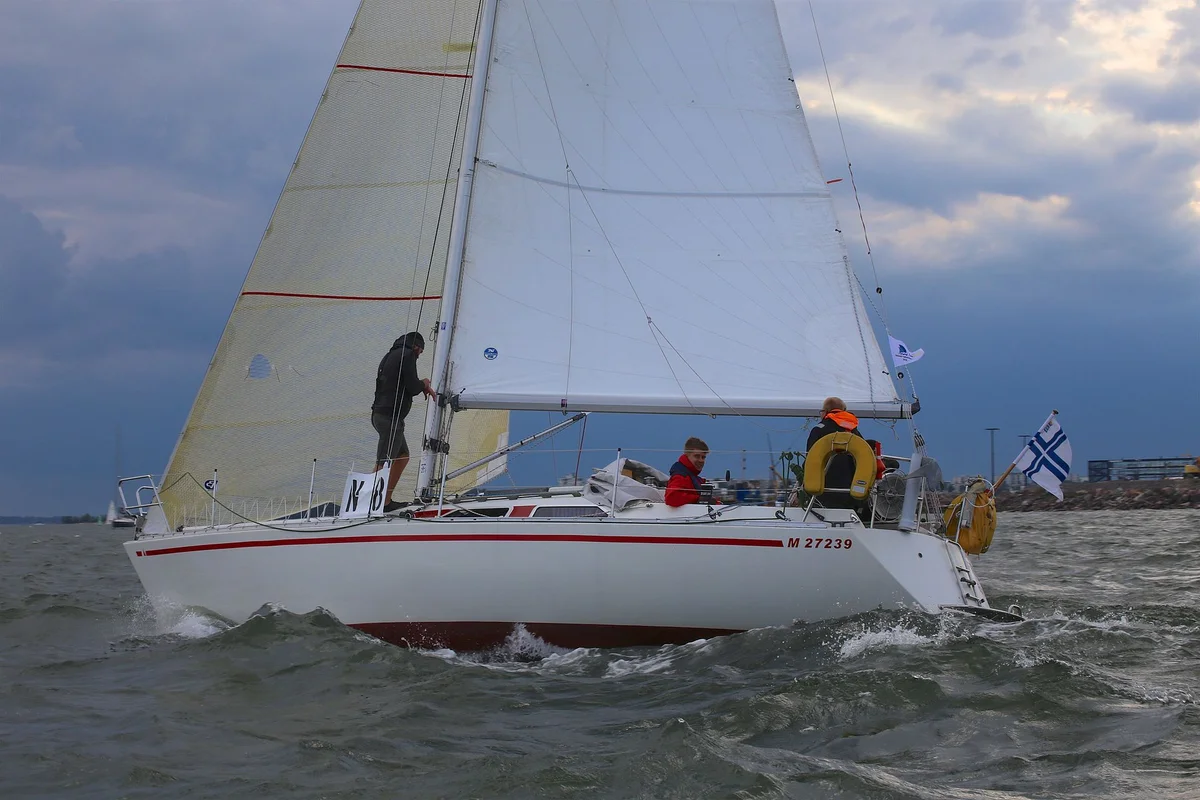 Albin Marine Nova 33 1981 boat specs