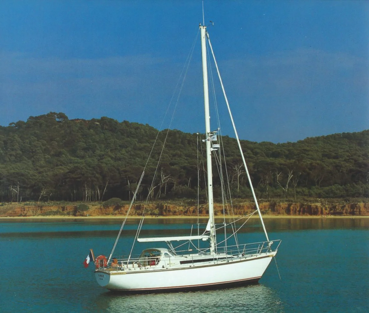 Amel Fango 1985 boat specs
