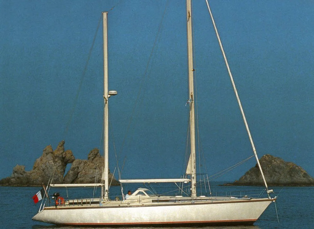 Amel Super Maramu 2000 2000 boat specs
