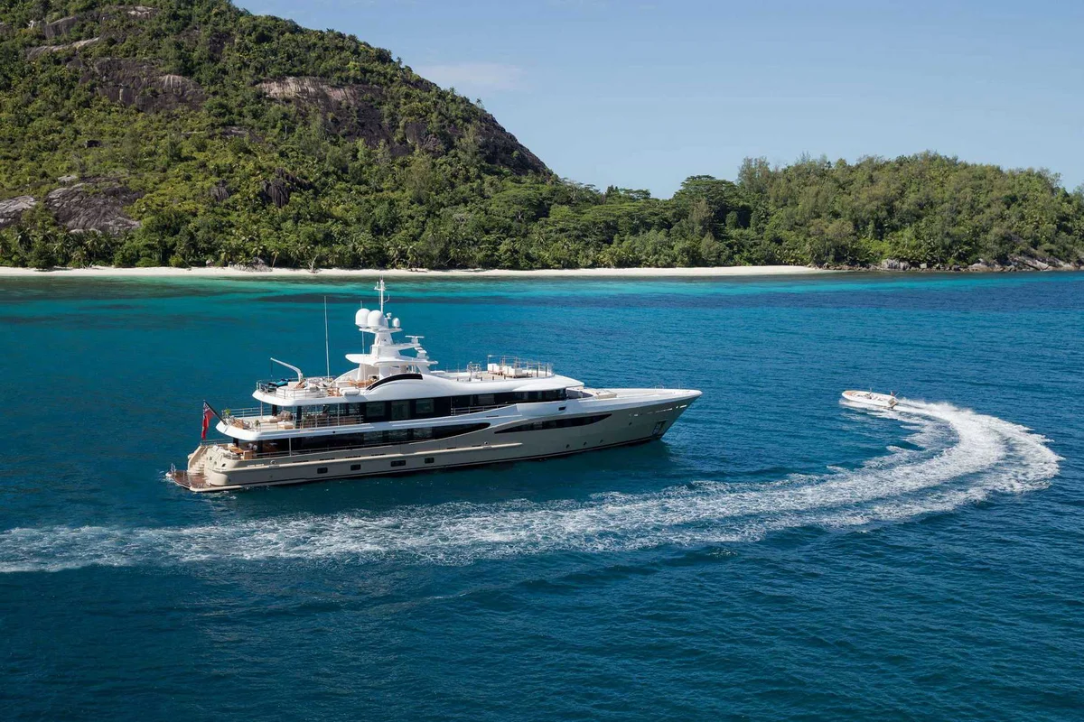 Amels Amigos 2017 boat specs