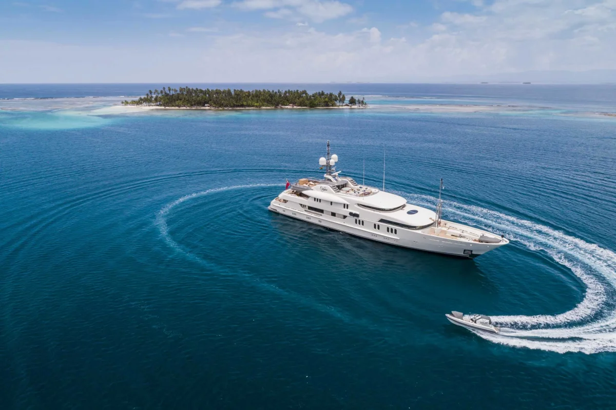 Amels Calypso 2003 boat specs