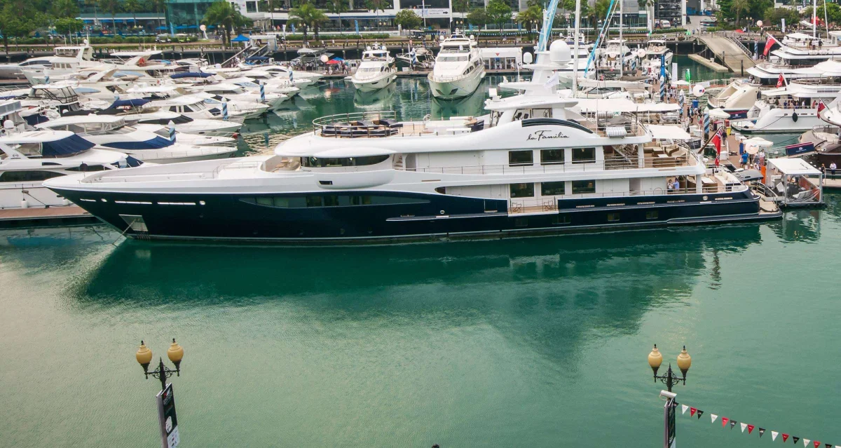 Amels La Familia 2016 boat specs