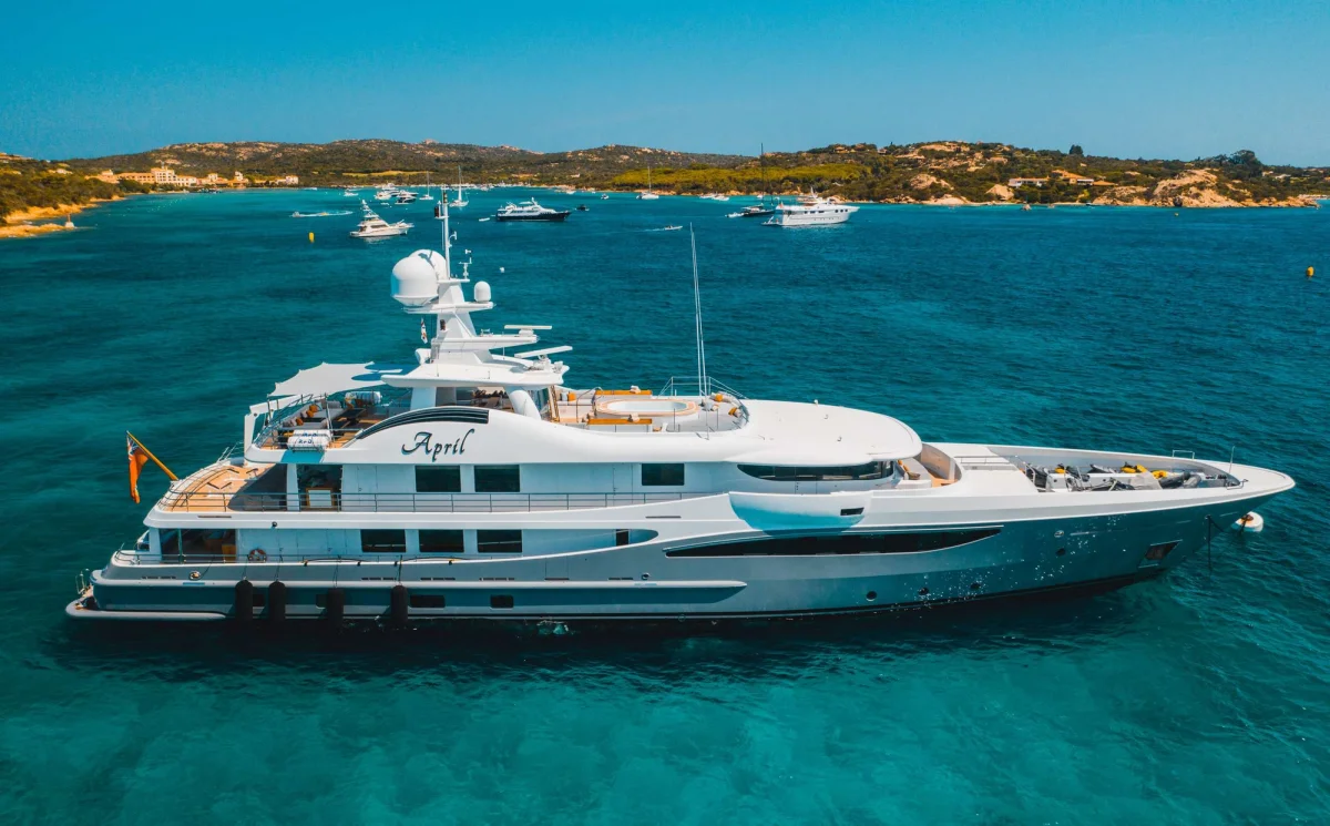 Amels Lind 2010 boat specs