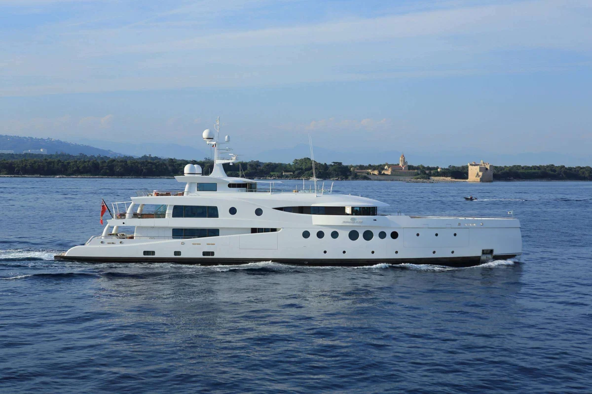Amels Madame Kate 2015 boat specs
