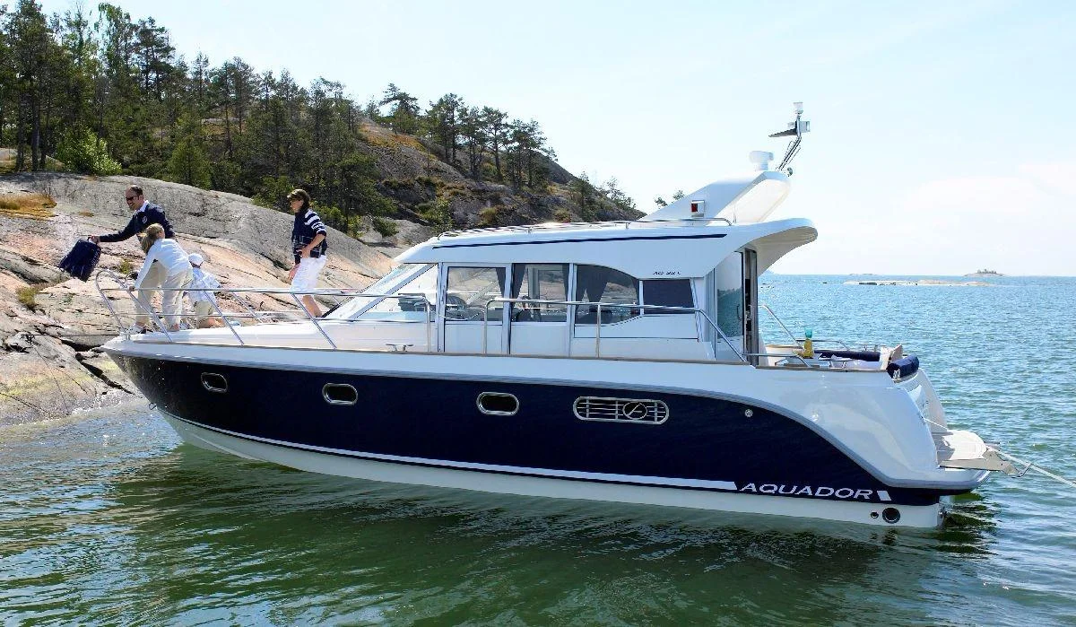 Aquador Boats 32 C 2016 boat specs