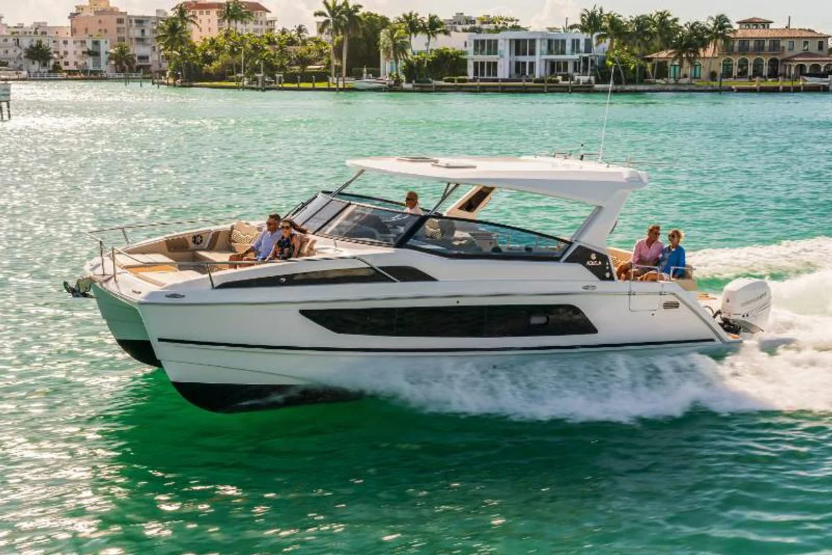 Aquila 36 2021 boat specs