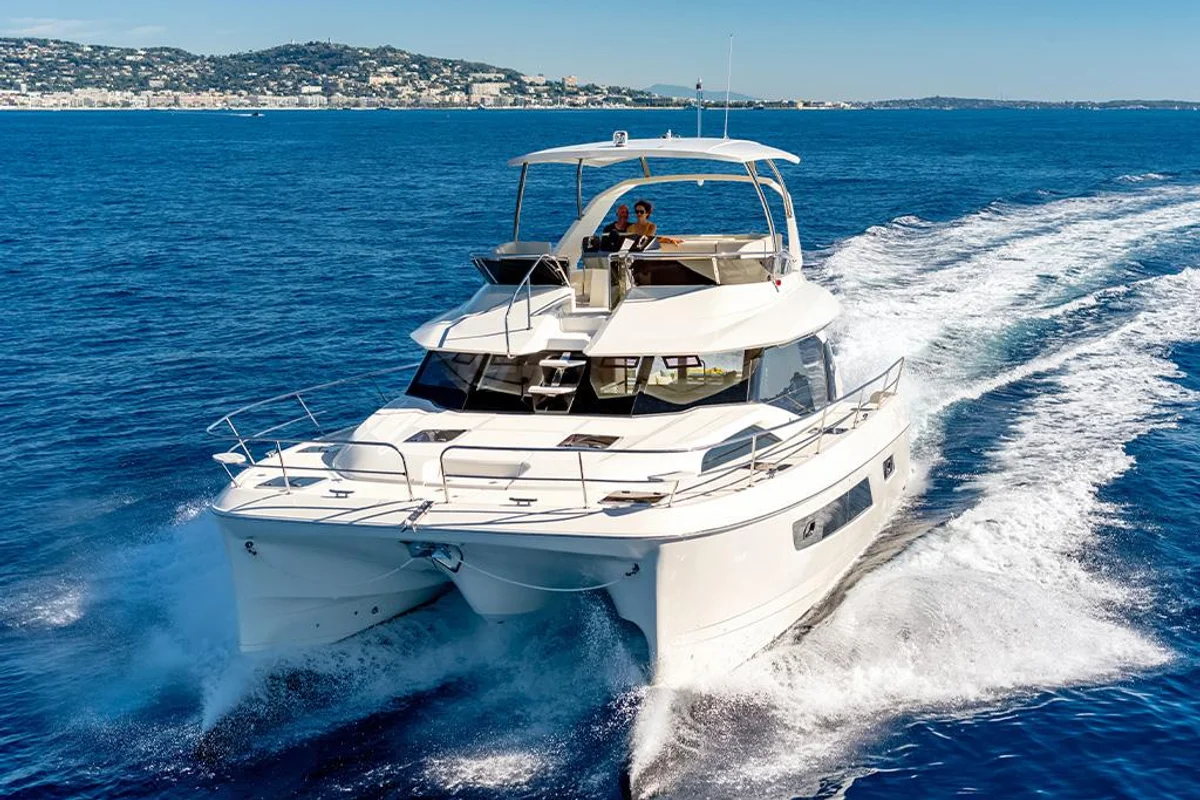 Aquila 44 2021 boat specs