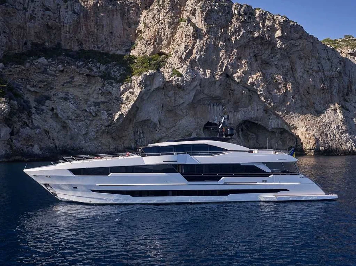 Astondoa 110 Century 2020 boat specs