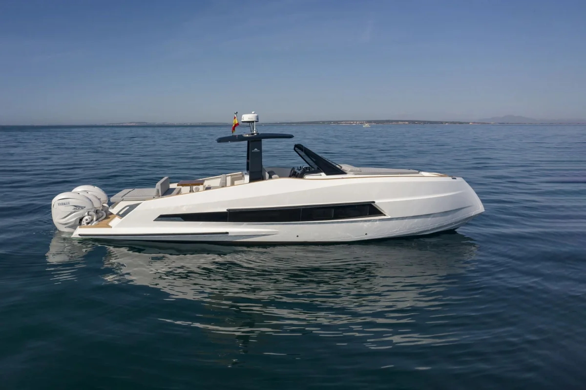 Astondoa 377 Coupe Outboard 2024 boat specs