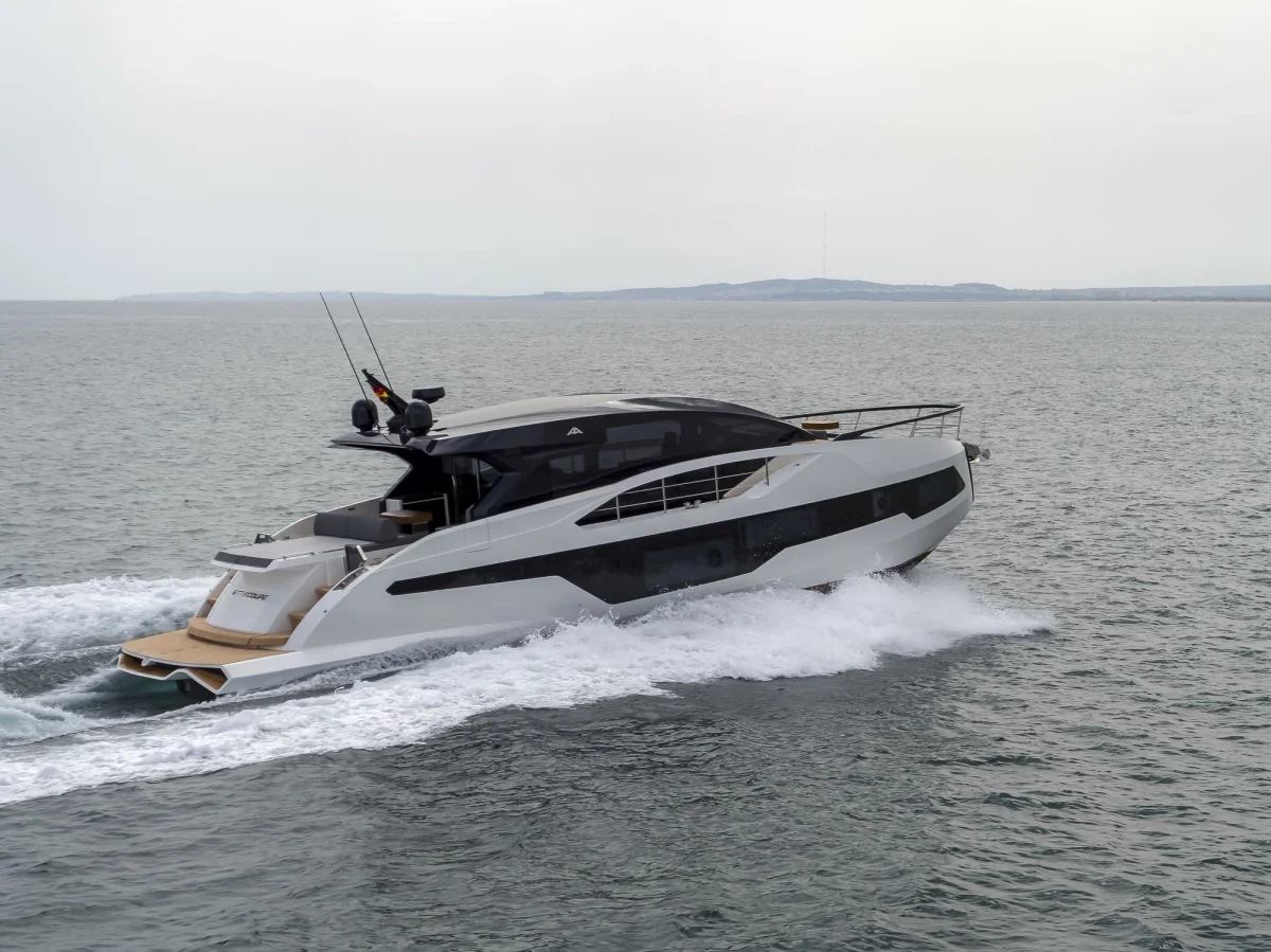 Astondoa 677 Coupe 2021 boat specs