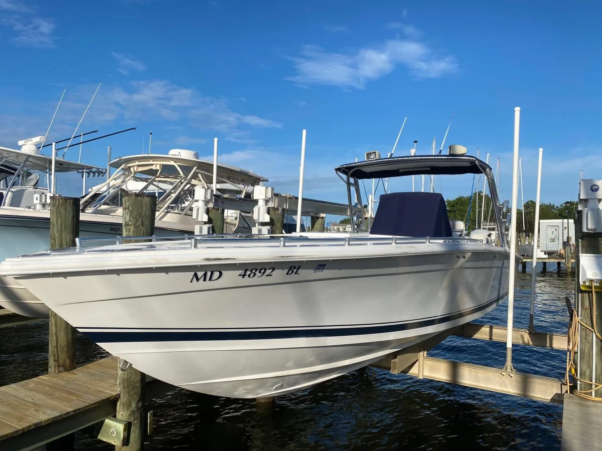 Avanti Boats AVANTI 33 2000 boat specs