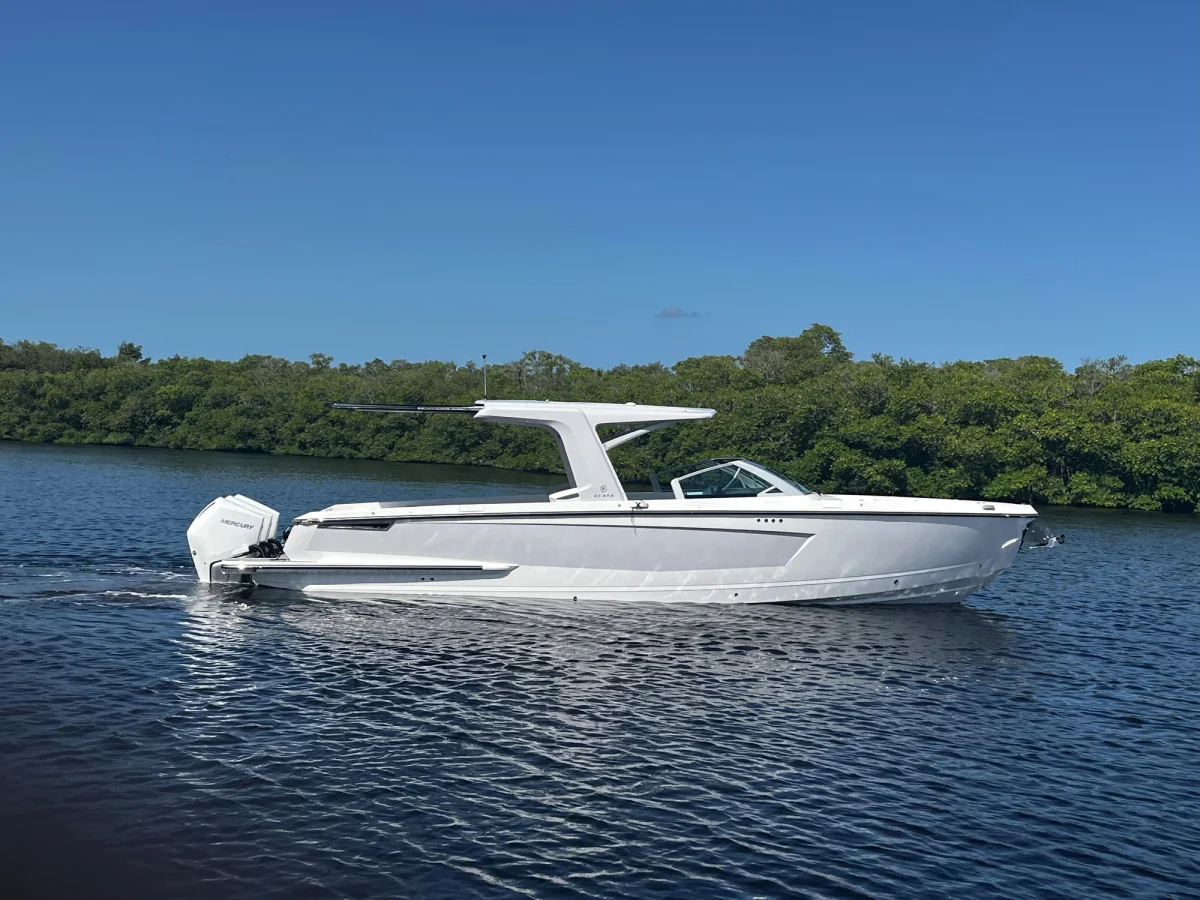 Aviara AV36 Outboard 2022 boat specs