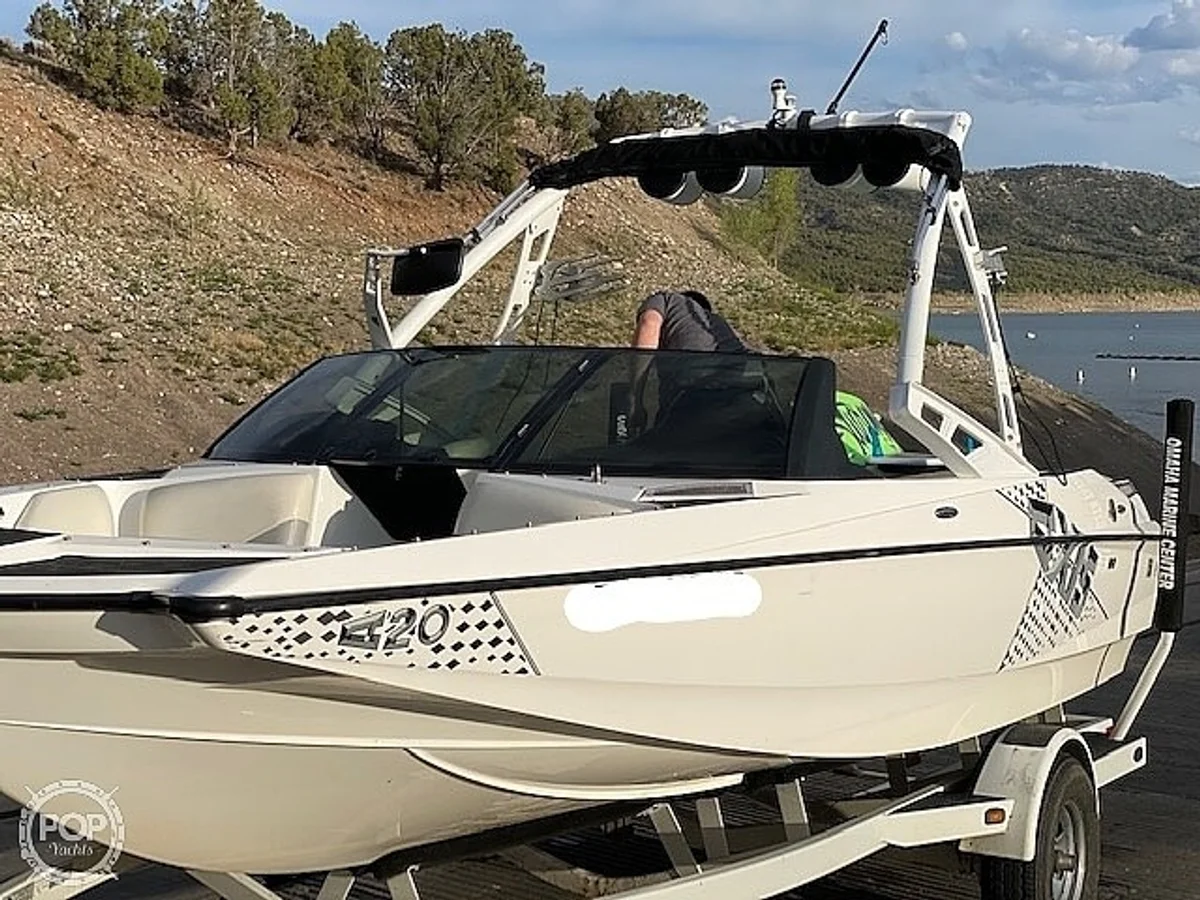 Axis A20 2012 boat specs