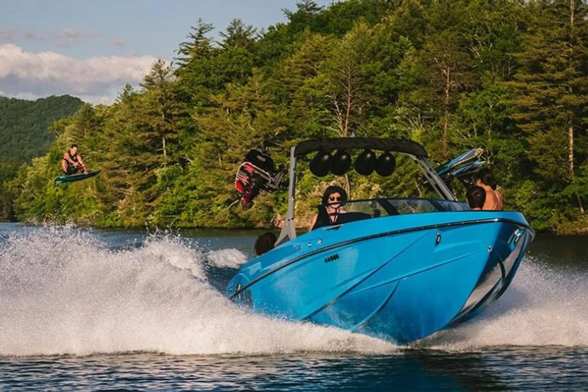 Axis T23 2021 boat specs