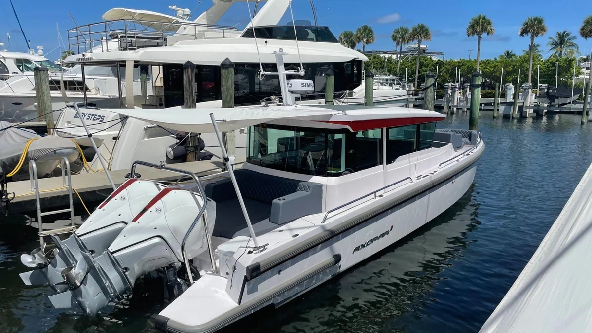 Axopar 37 Cross Cabin 2021 boat specs