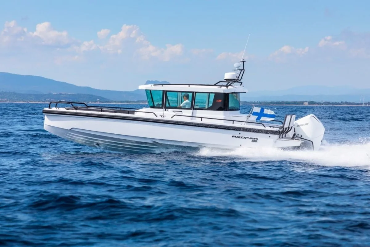 Axopar Cabin-Arriving Fall 2021 2022 boat specs
